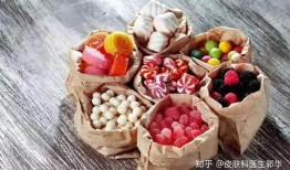 小布娱乐边吃零食边吃瓜,零食瓜果相伴，轻松畅享娱乐时光