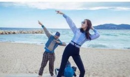 吃瓜网红拍照姿势图解女